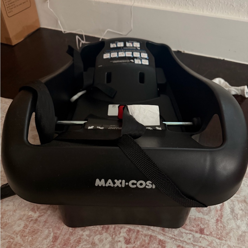 Maxi-Cosi Black Car Seat Base